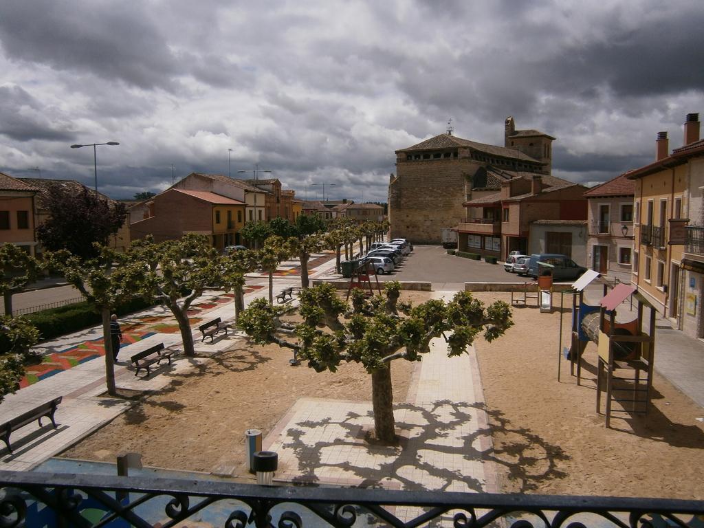 APARTAMENTO Pensión La Vía Láctea Frómista Exterior foto