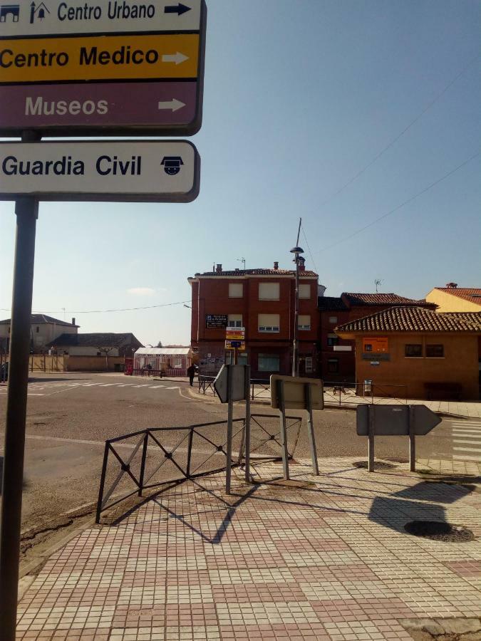 APARTAMENTO Pensión La Vía Láctea Frómista Exterior foto